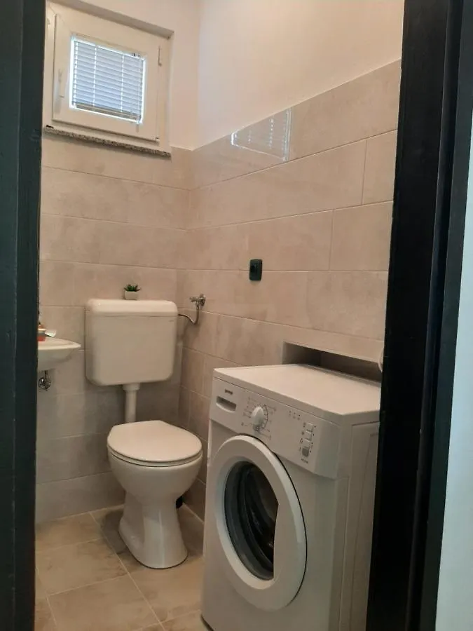 Erik&Dani Apartment ザダル