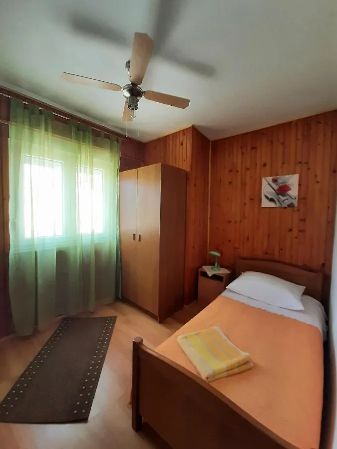 Erik&Dani Apartment ザダル