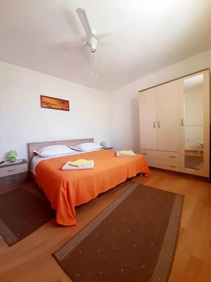 Erik&Dani Apartment ザダル