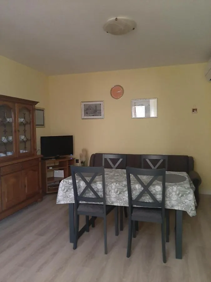 Erik&Dani Apartment ザダル